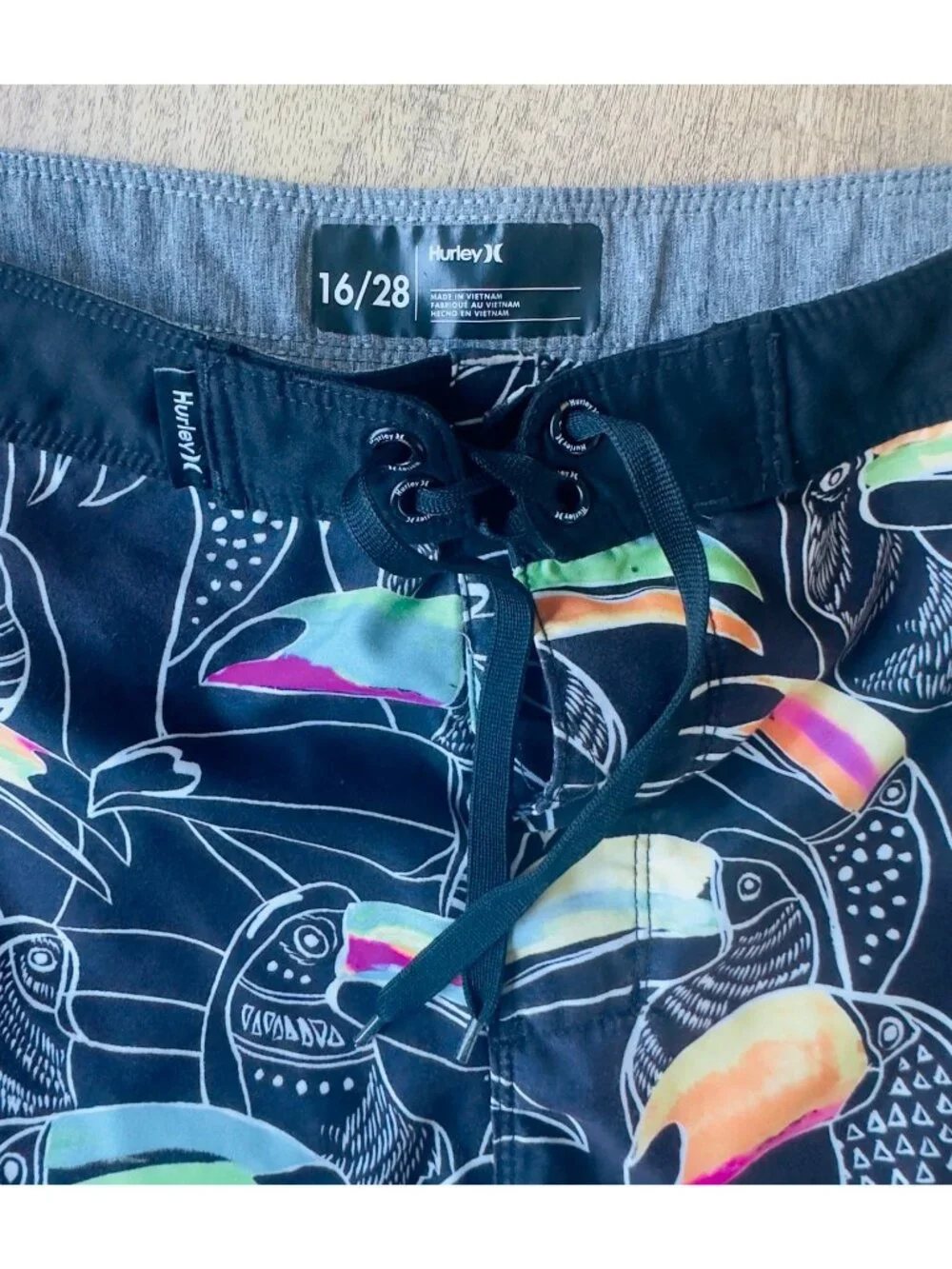 Hurley boys Board Shorts Teen Board Short Tropical Toucan Print Size 16/28 Swim